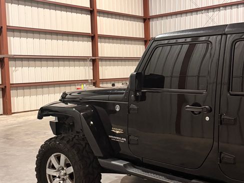 Used 2015 Jeep Wrangler Unlimited Sahara w/ Max Tow Package image 9