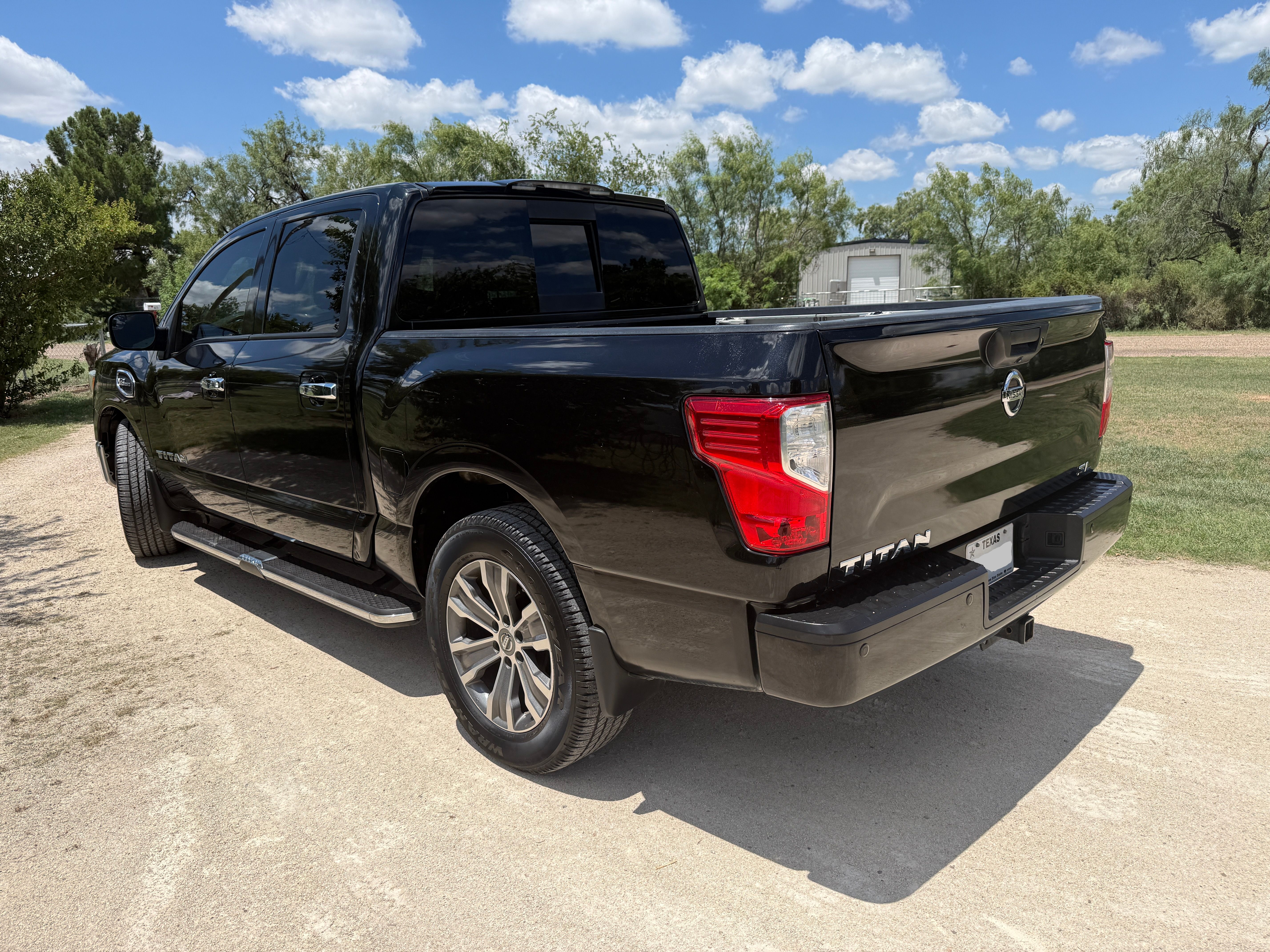 Used 2017 Nissan Titan SL RWD image 15