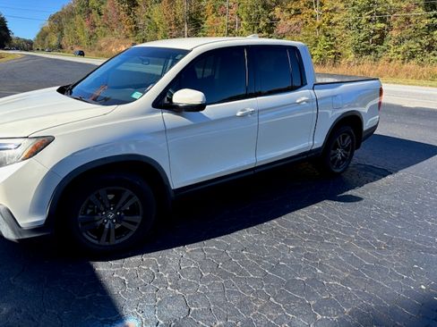 Used 2019 Honda Ridgeline Sport image 11