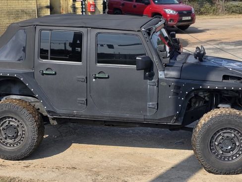 Used 2008 Jeep Wrangler Unlimited Sahara w/ Dual Top Group AWD/4WD image 1