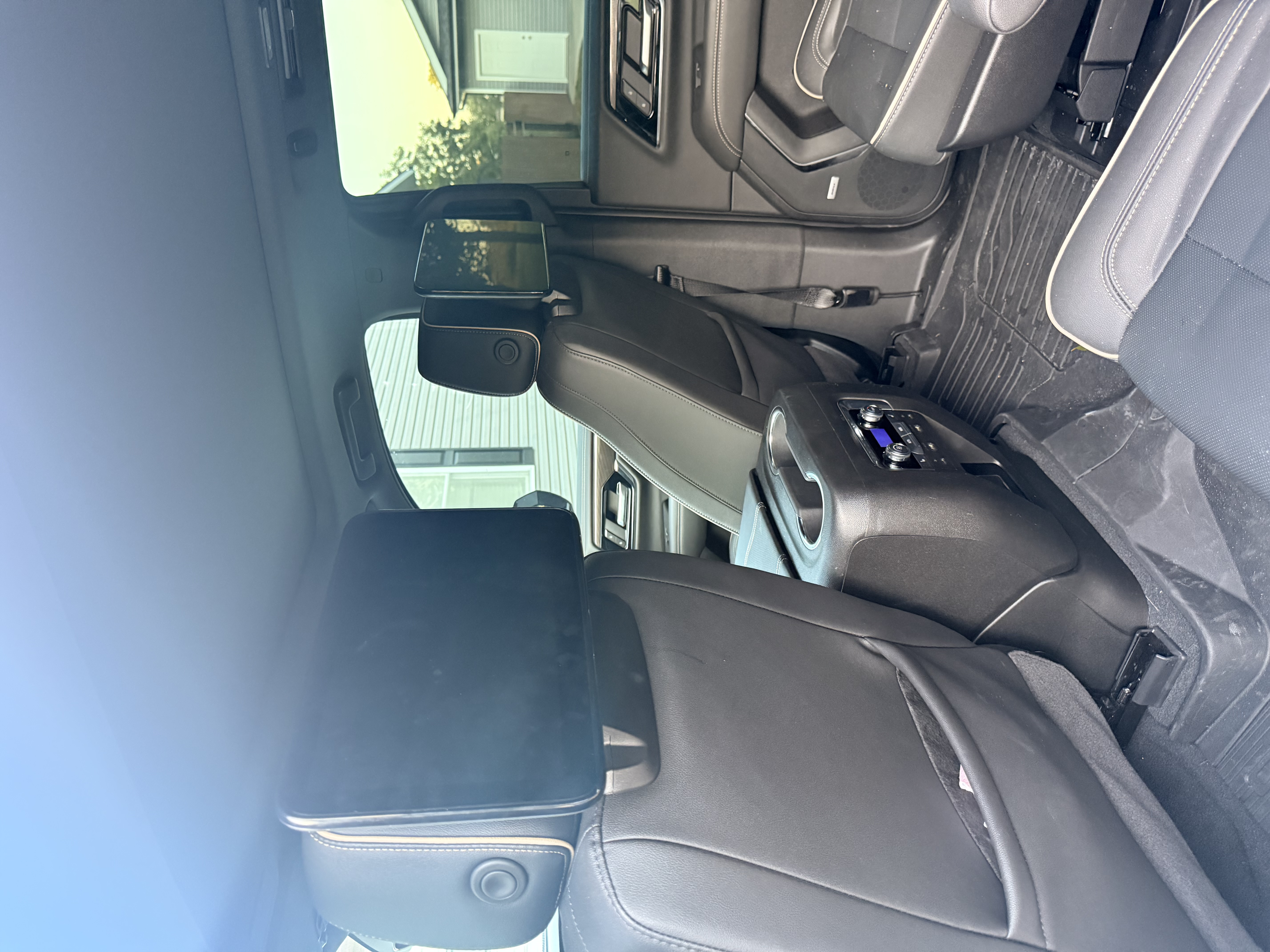 Used 2026 GMC Yukon Elevation w/ Elevation Premium Package AWD/4WD image 5