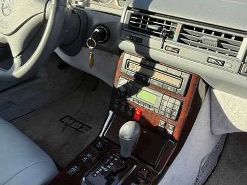 Used 2001 Mercedes-Benz SL 500 image 5