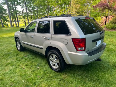 Used 2007 Jeep Grand Cherokee Laredo AWD/4WD image 2