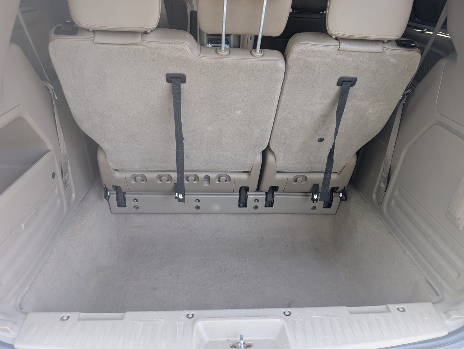 Used 2013 Chrysler Town & Country Touring-L w/ Entertainment Group #2 FWD image 15