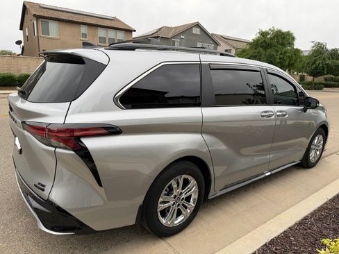 Used 2023 Toyota Sienna XSE image 5