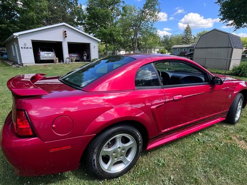 Used 2001 Ford Mustang Coupe RWD image 2