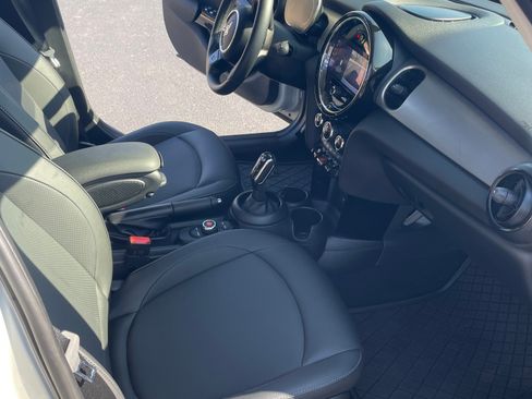 Used 2022 MINI Cooper 4-Door Hardtop image 16