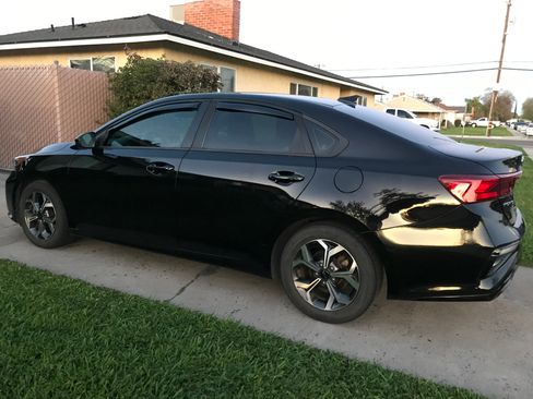 Used 2019 Kia Forte LXS image 2