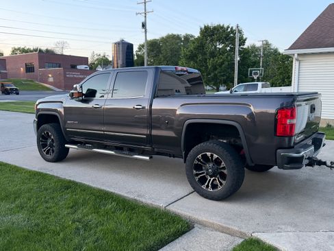 Used 2016 GMC Sierra 2500 SLT w/ Duramax Plus Package AWD/4WD image 11