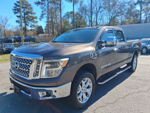 Used 2016 Nissan Titan SL image 4