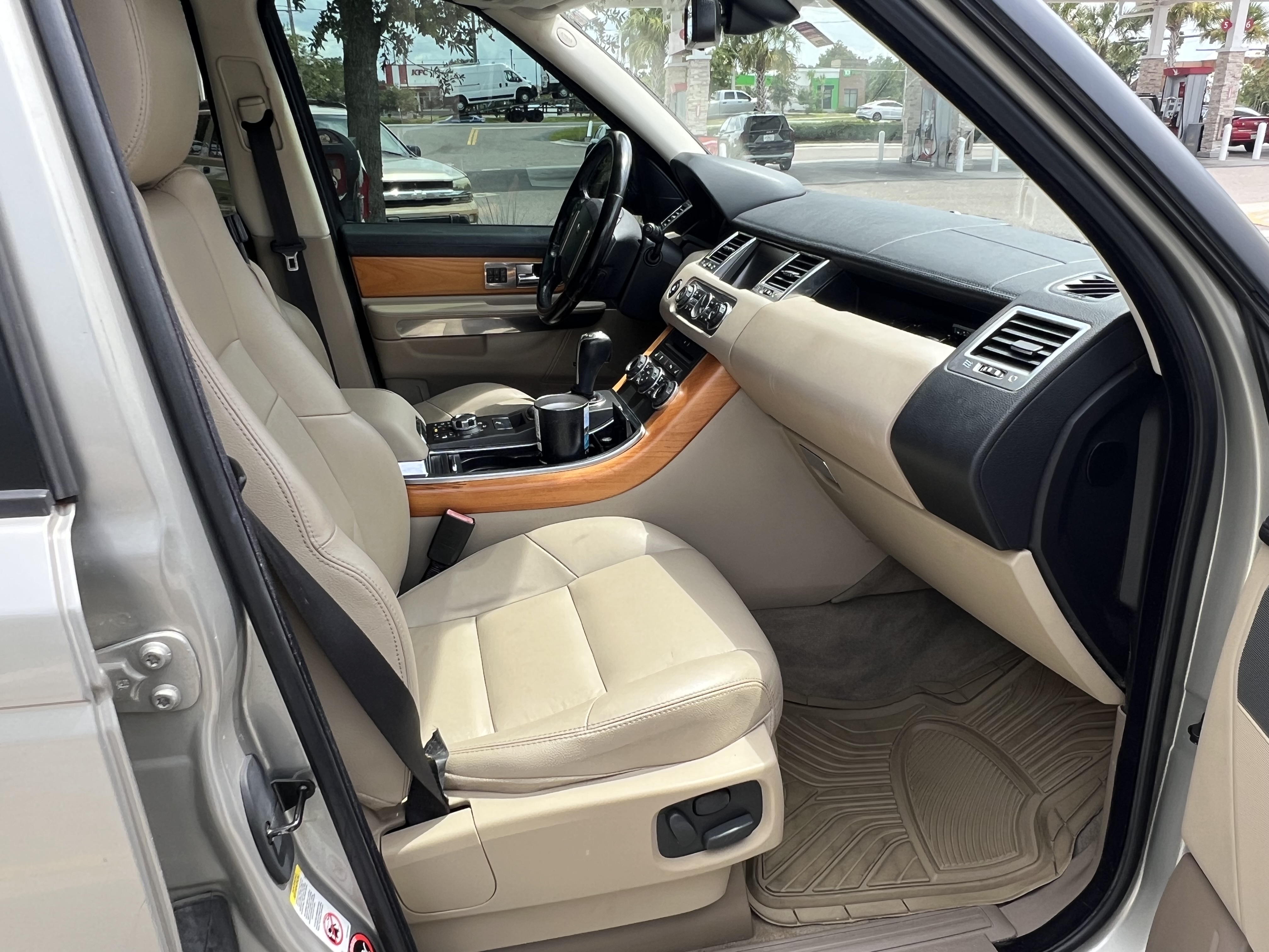 Used 2011 Land Rover Range Rover Sport HSE AWD/4WD image 13