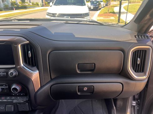 Used 2022 Chevrolet Silverado 1500 High Country w/ Technology Package AWD/4WD image 14