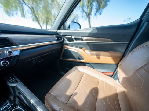 Used 2020 Kia Telluride SX w/ SX Prestige Package image 5