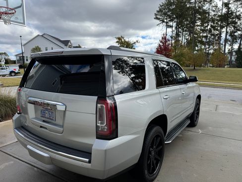 Used 2019 GMC Yukon Denali image 2
