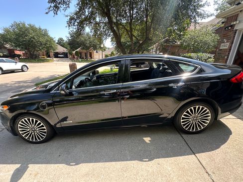 Used 2017 Ford Fusion Energi Titanium FWD image 12