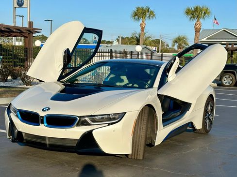 Used 2015 BMW i8 image 1