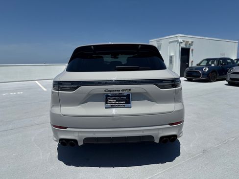Used 2022 Porsche Cayenne GTS AWD/4WD image 4