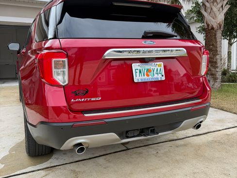 Used 2022 Ford Explorer Limited w/ Equipment Group 301A image 16