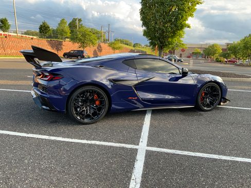 Used 2025 Chevrolet Corvette ZR1 w/ ZR1 Carbon Fiber Aero Package RWD image 5