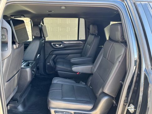 Used 2021 Chevrolet Suburban RST w/ Luxury Package image 8