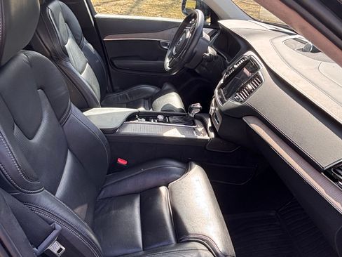 Used 2021 Volvo XC90 T6 Inscription w/ Lounge Package image 11