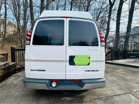 Used 2002 Chevrolet Express 1500 w/ LS Preferred Equipment Group image 2