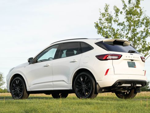 Used 2024 Ford Escape ST-Line Elite w/ Premium Technology Package image 2