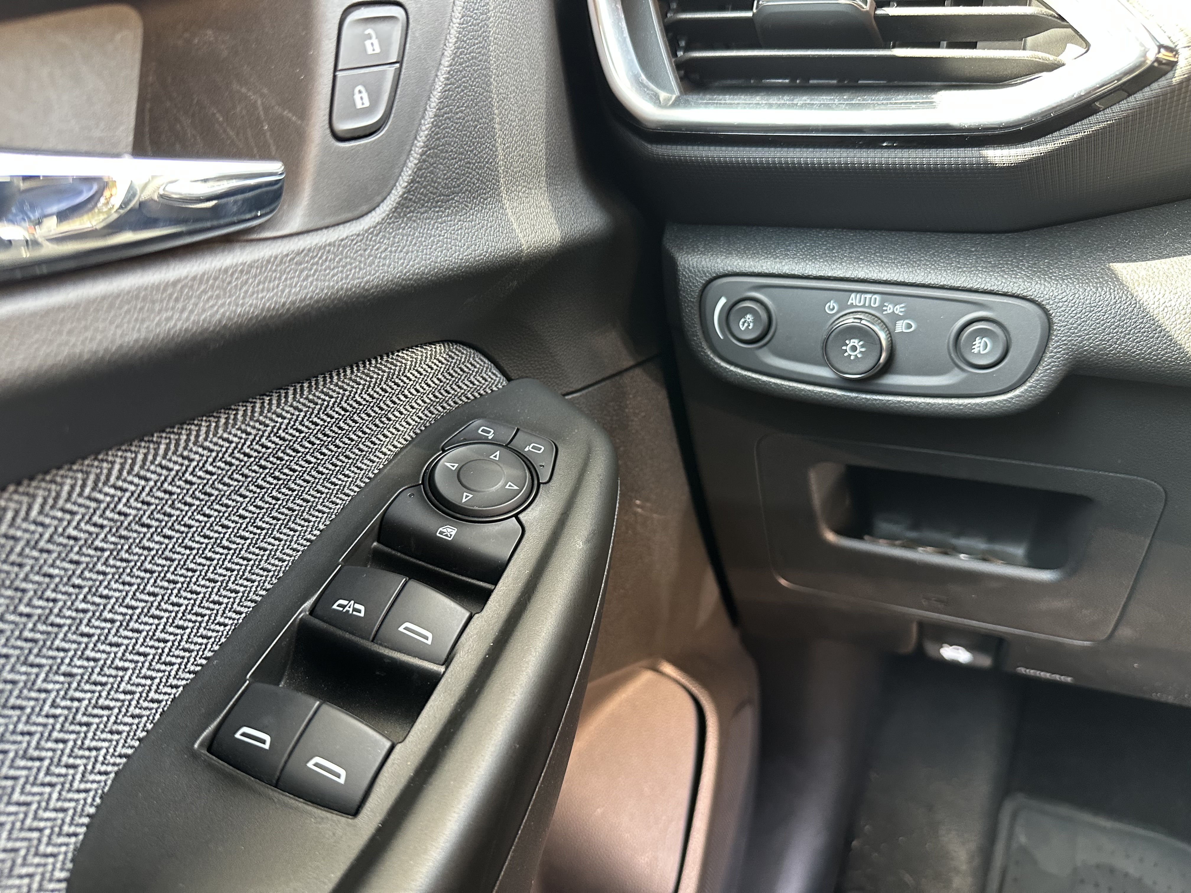 Used 2021 Chevrolet TrailBlazer LT w/ Convenience Package FWD image 27
