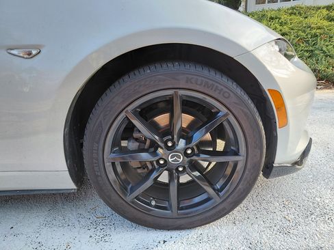 Used 2019 MAZDA MX-5 Miata RF Club w/ I-ACTIVSENSE Sport Package image 17