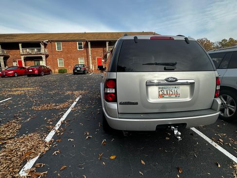 Used 2010 Ford Explorer XLT image 10