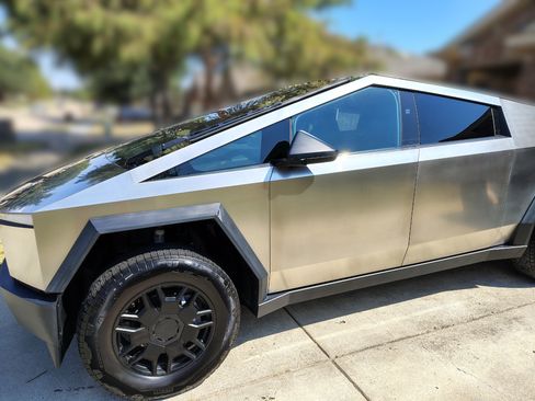 Used 2024 Tesla Cybertruck AWD Crew Cab image 2
