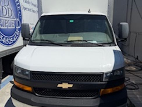 Used 2022 Chevrolet Express 3500 w/ Power Convenience Package image 5