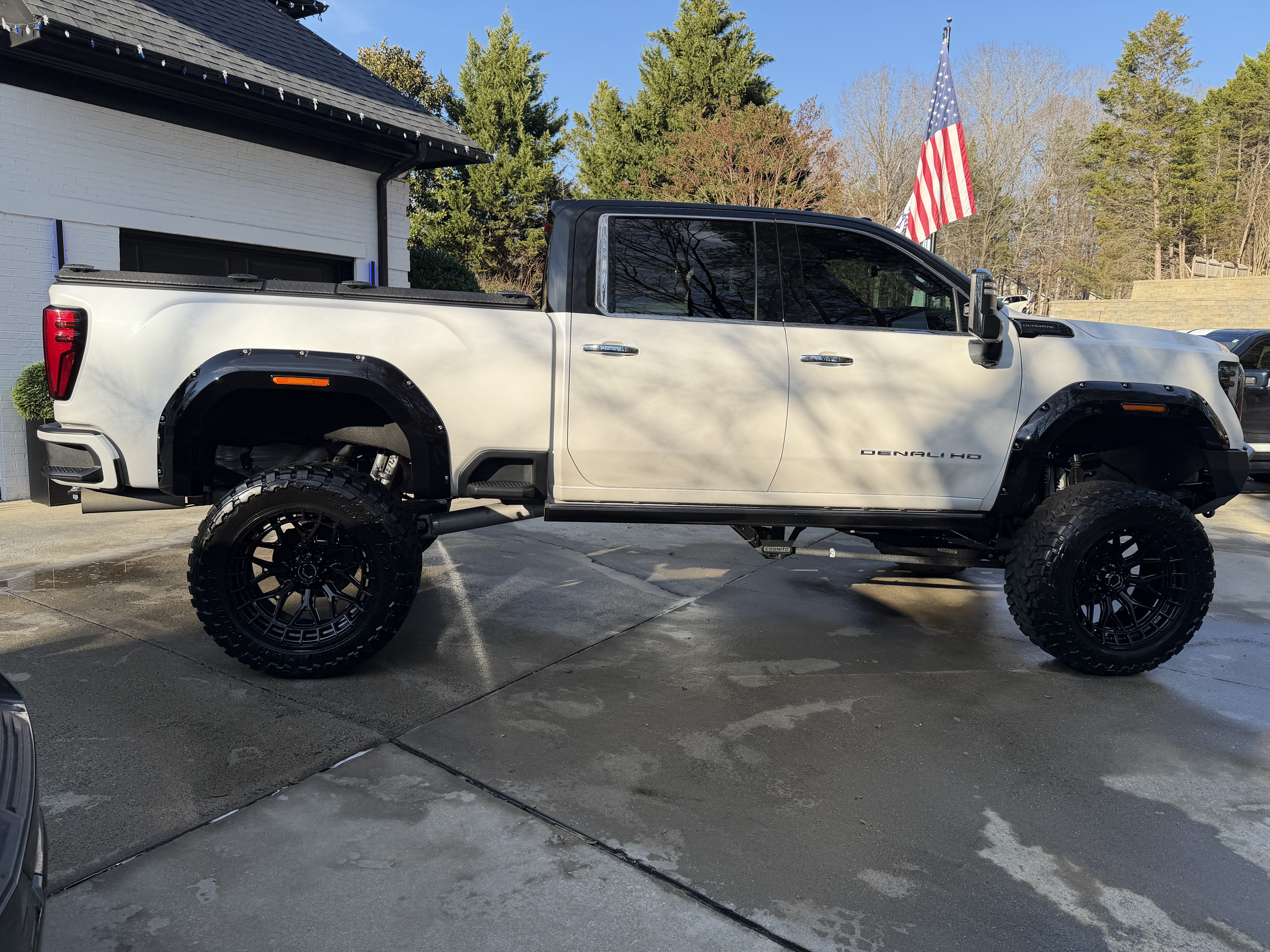 Used 2024 GMC Sierra 2500 Denali Ultimate AWD/4WD image 1