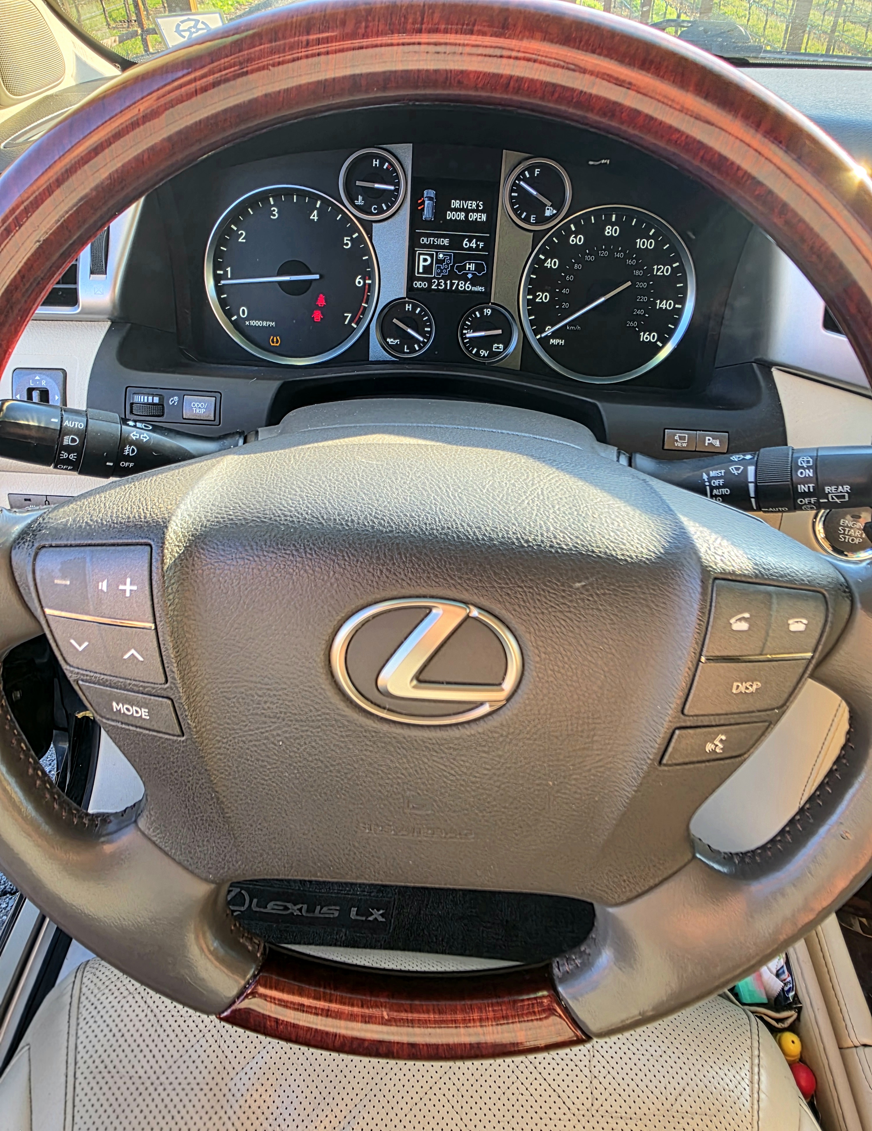 Used 2013 Lexus LX 570 4WD w/ Luxury Pkg image 11