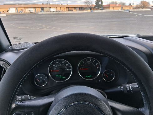 Used 2018 Jeep Wrangler Unlimited Sport S image 9