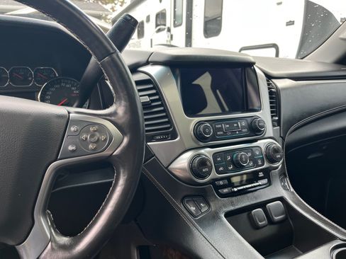 Used 2016 Chevrolet Suburban LT image 6