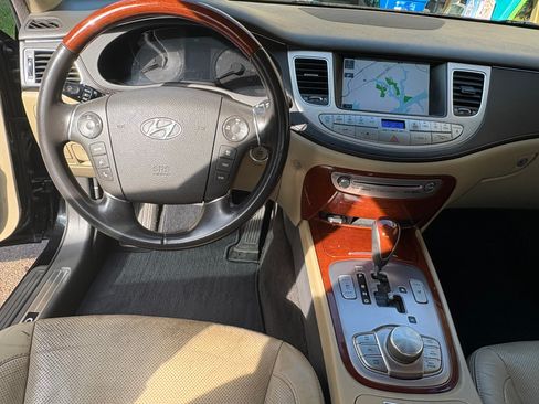 Used 2012 Hyundai Genesis 4.6 RWD image 9