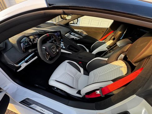 Used 2023 Chevrolet Corvette Stingray Premium Cpe w/ Z51 Performance Package RWD image 11
