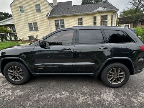 Used 2016 Jeep Grand Cherokee Laredo 75th Anniversary AWD/4WD image 5