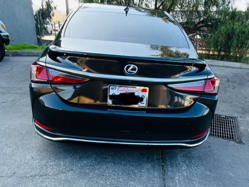 Used 2022 Lexus ES 300h w/ Luxury Package image 10