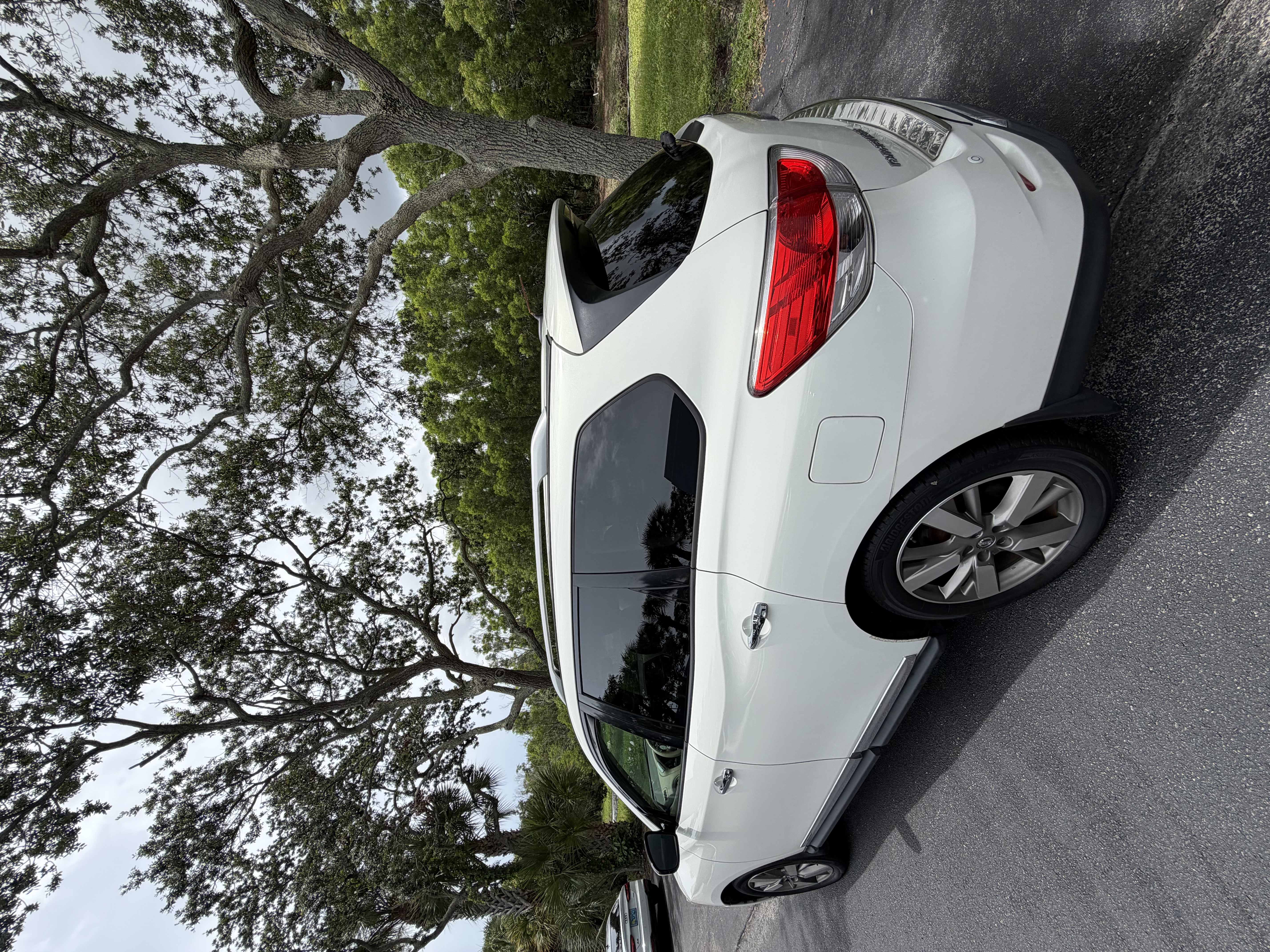 Used 2014 Nissan Pathfinder Platinum FWD image 4