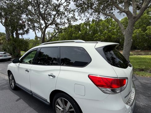 Used 2014 Nissan Pathfinder Platinum FWD image 4