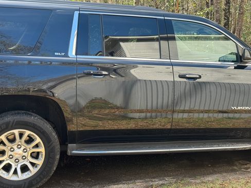 Used 2018 GMC Yukon XL SLT image 2