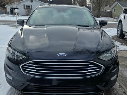 Used 2020 Ford Fusion SE w/ Equipment Group 151A image 2