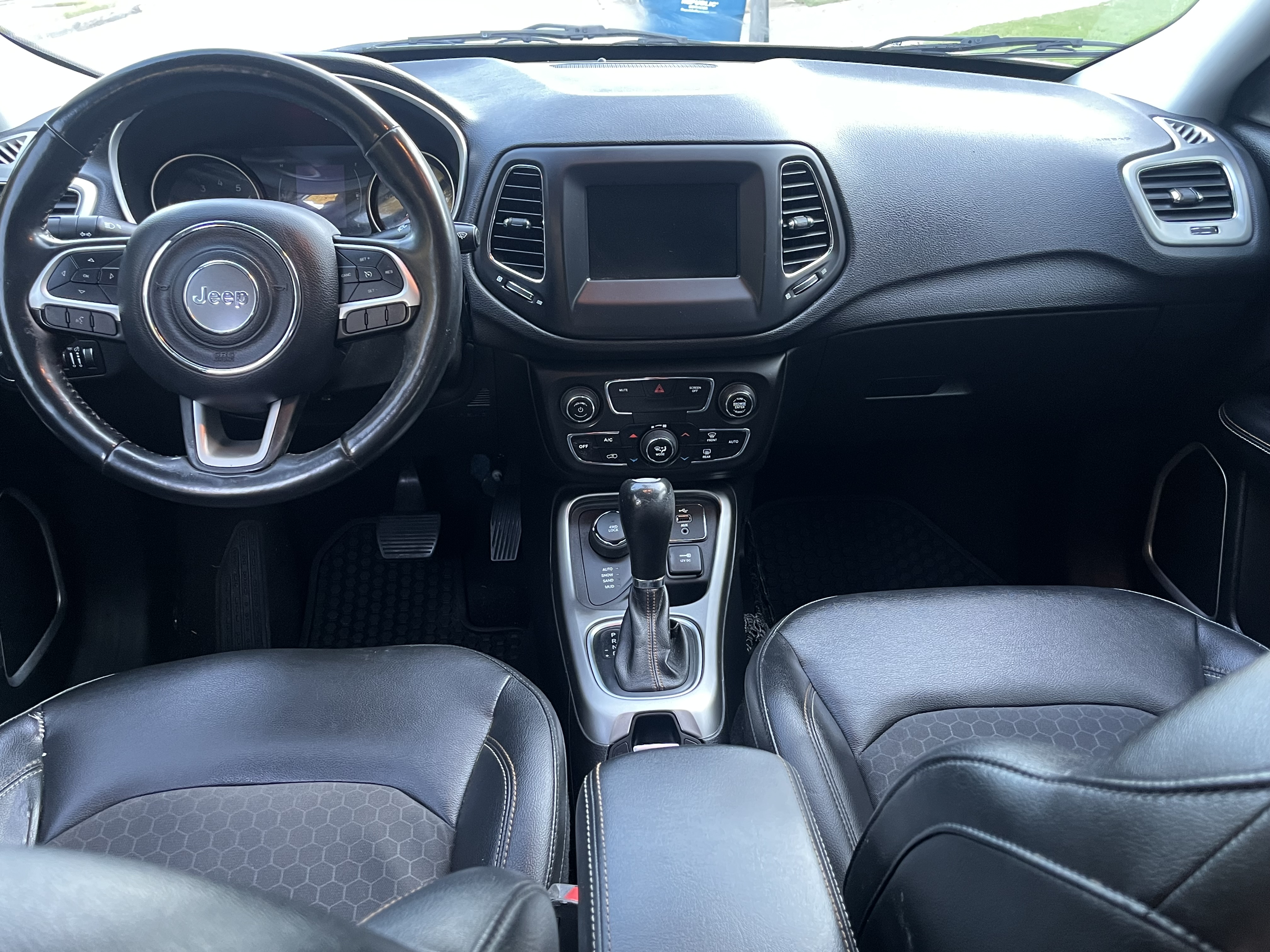 Used 2019 Jeep Compass Latitude w/ Cold Weather Group AWD/4WD image 11
