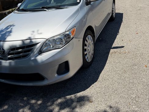 Used 2013 Toyota Corolla LE FWD image 12