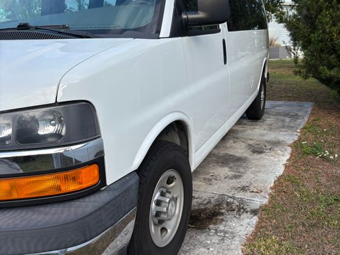 Used 2017 Chevrolet Express 3500 LT w/ LT Preferred Equipment Group image 5