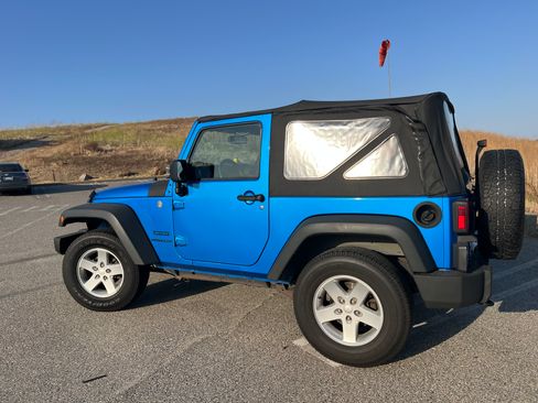 Used 2015 Jeep Wrangler Sport w/ Quick Order Package 24S AWD/4WD image 4