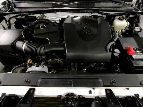 Used 2020 Toyota Tacoma TRD Off-Road w/ Technology Package image 16