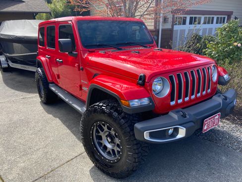 Used 2018 Jeep Wrangler Unlimited Sahara w/ Safety Group AWD/4WD image 9